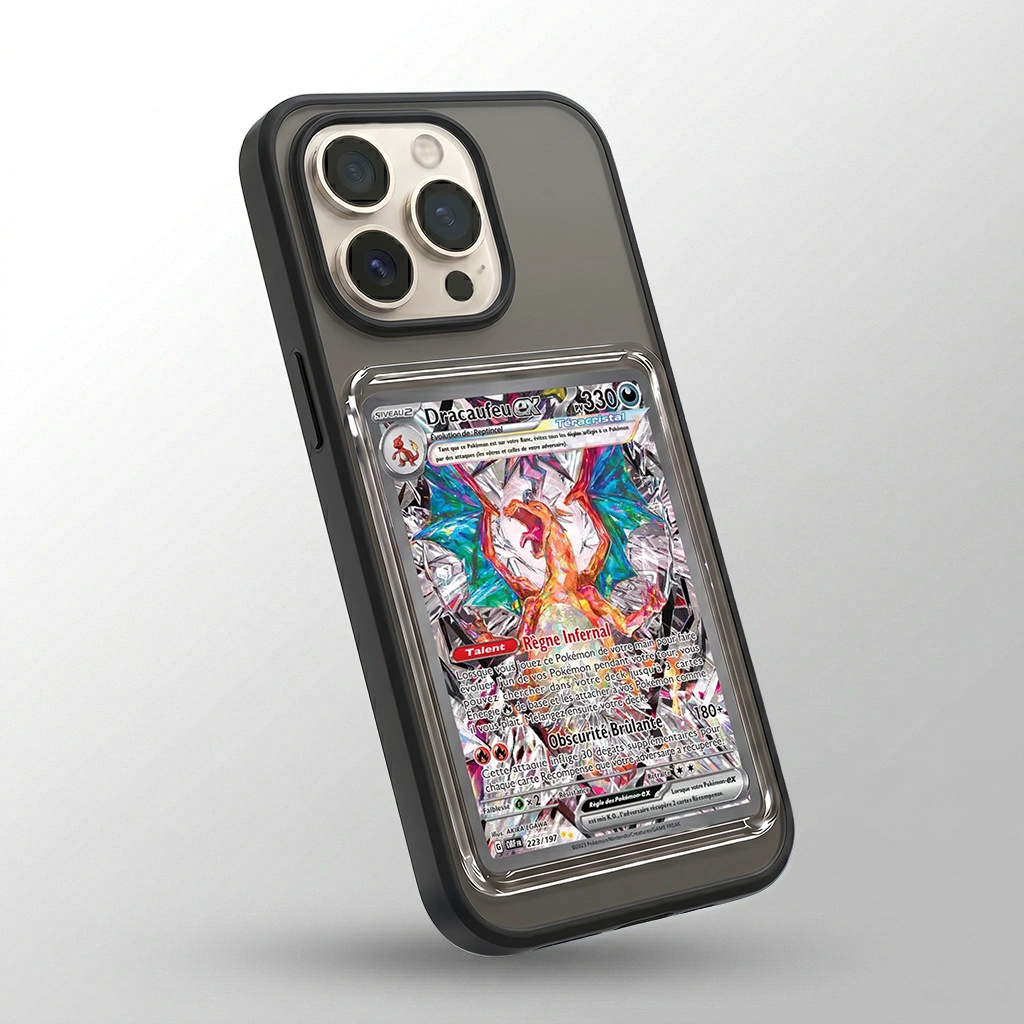 Coque iPhone 16 Pro noire avec slot pour carte (Pokémon, One Piece, Magic & TCG).